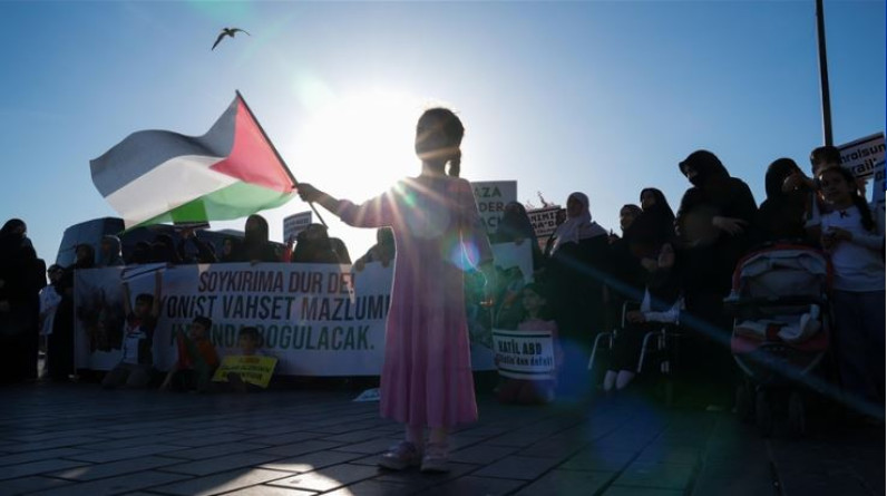 İsrail'in Gazze'ye yönelik saldırıları Üsküdar'da protesto edildi